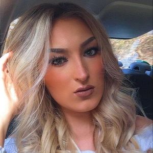 Meet your Posher, Courtney